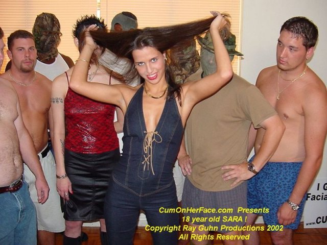 Буккаке на лицо после групповухи для молодой европейки Буккаке на лицо после групповухи для молодой европейки