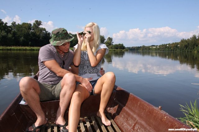 Молодая русская блондинка нашла как трахнутся на природе Молодая русская блондинка нашла как трахнутся на природе